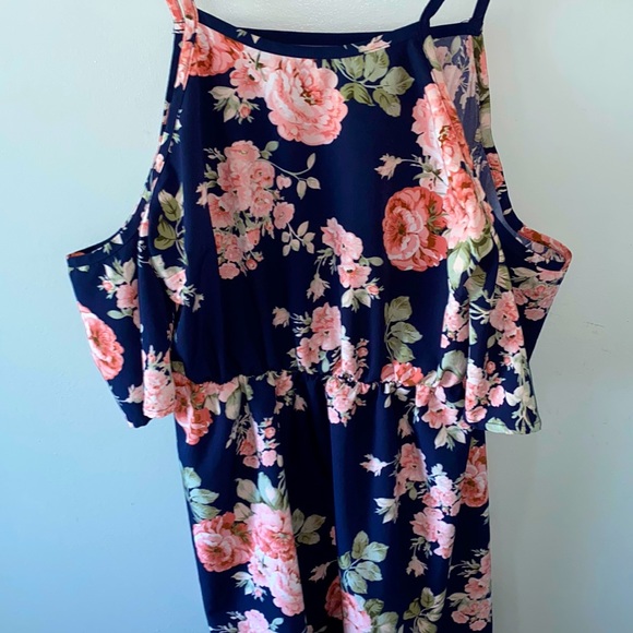 Floral Cold Shoulder Dress. Size XL - Picture 4 of 7